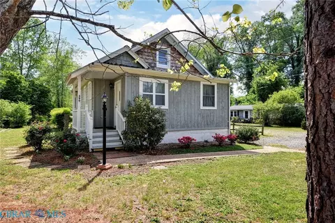 390 Park St, Urbanna, VA 23175