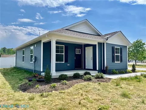 24 Byway Cir, Kilmarnock, VA 22482