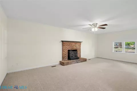 Living - 213 Brooke Dr, Hampton, VA 23669 photo 9 of 10