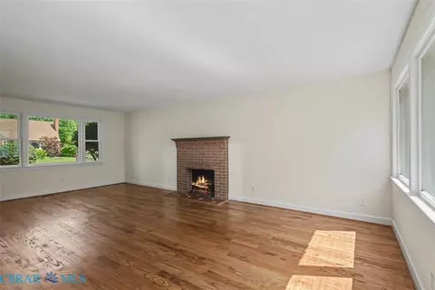 Living - 213 Brooke Dr, Hampton, VA 23669 photo 4 of 10