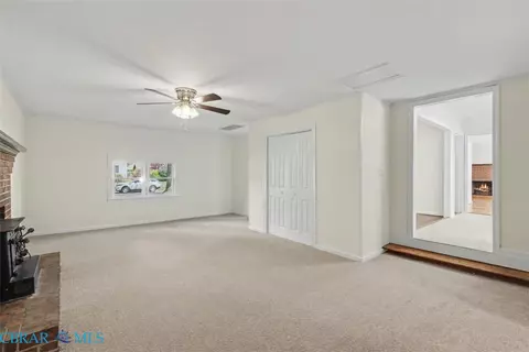 Living - 213 Brooke Dr, Hampton, VA 23669 photo 8 of 10