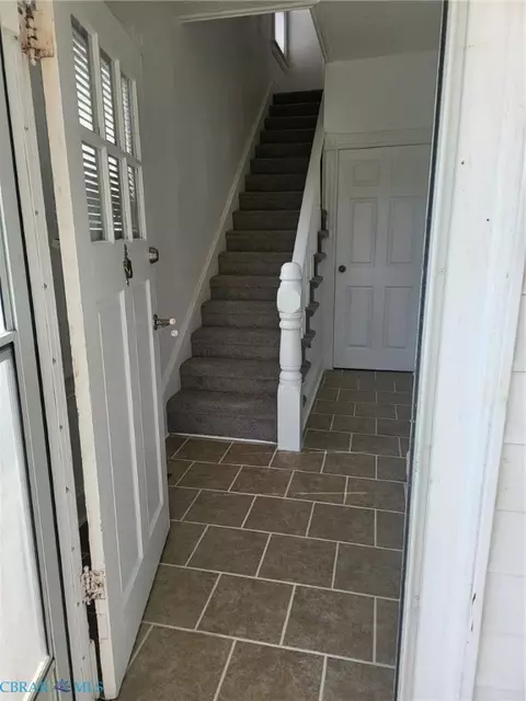 Entry Way - 108 E Howard St, Hampton, VA 23663 photo 1 of 4