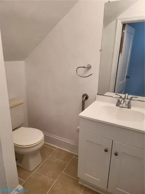 Bath - 108 E Howard St, Hampton, VA 23663 photo 1 of 3