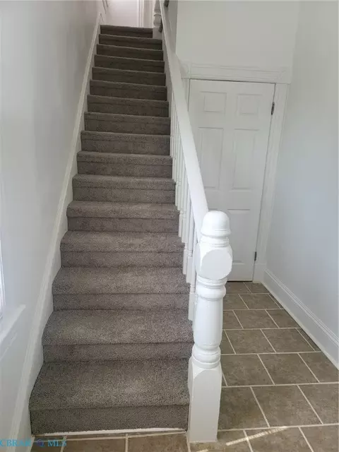 Entry Way - 108 E Howard St, Hampton, VA 23663 photo 3 of 4
