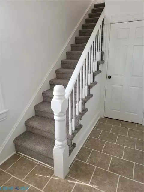 Entry Way - 108 E Howard St, Hampton, VA 23663 photo 2 of 4