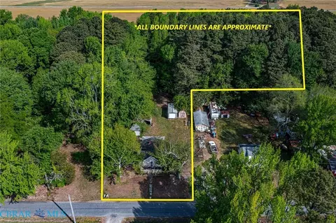 276 Benson Rd, Weems, VA 22576 photo 2