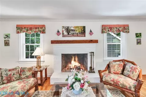Living - 1121 Browns Ln, Lancaster, VA 22503 photo 2 of 5