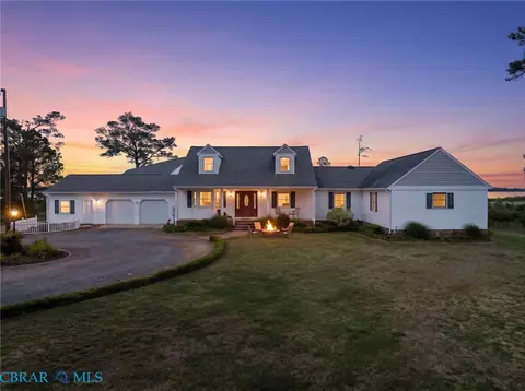 9093 Stump Pt, Hayes, VA 23072