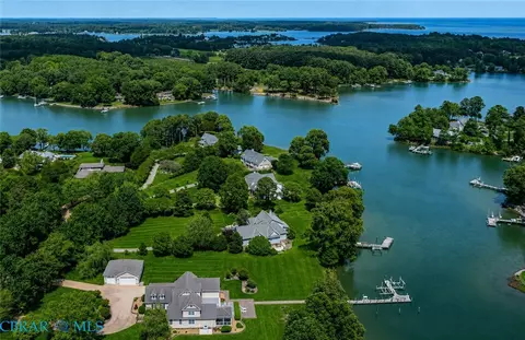 310 Old Point Rd, White Stone, VA 22578
