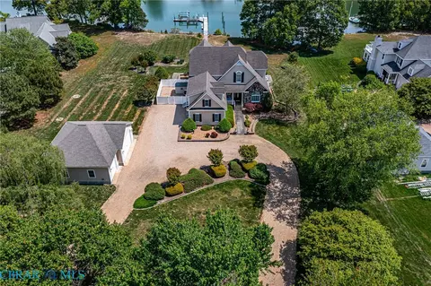 View/Area - 310 Old Point Rd, White Stone, VA 22578 photo 3 of 10