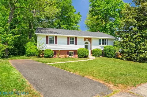 8502 Woodbine Ln, Annandale, VA 22003