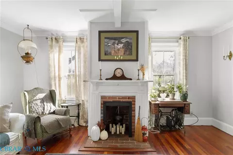 Living - 7377 Old Pinetta Rd, Gloucester, VA 23061 photo 2 of 3