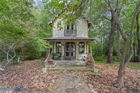 111 Park Pl, Irvington, VA 22480
