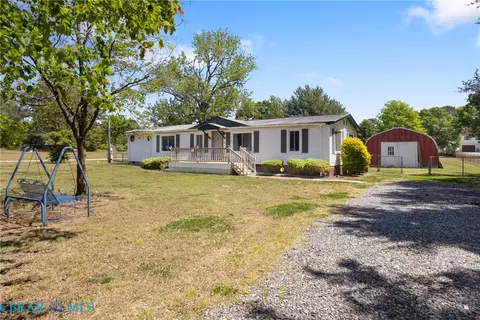3163 Ambrose Rd, Hayes, VA 23072