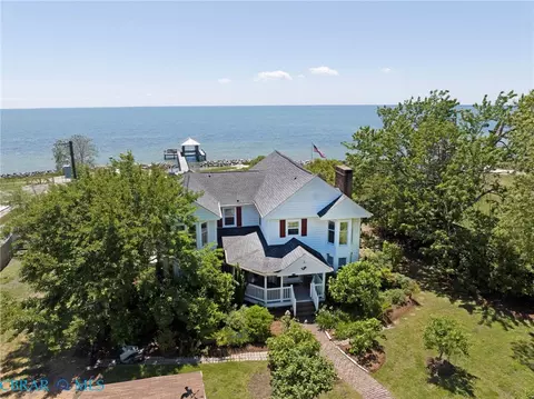 139 Dutchmans Rd, Port Haywood, VA 23138