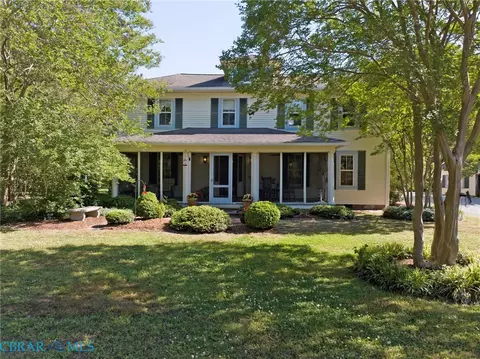 228 Church St, Mathews, VA 23109