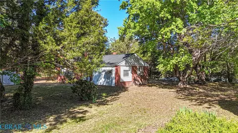 Exterior - 6666 Riverview Inn Ln, Gloucester, VA 23061 photo 1 of 8