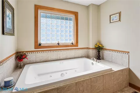 Bath - 4202 Hall Oaks Dr, Gloucester, VA 23061 photo 4 of 6
