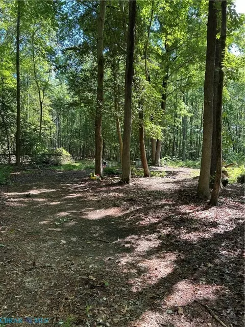 1169 Harris Rd, Kilmarnock, VA 22482