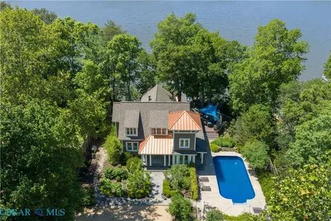 158 River Road Cir, Saluda, VA 23149