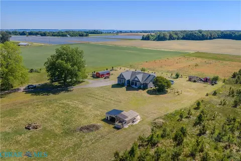 406 Crittenden Rd, Deltaville, VA 23043