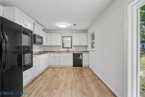 Kitchen - 47 Azalea Dr, Hampton, VA 23669 photo 2 of 4