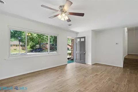 Living - 47 Azalea Dr, Hampton, VA 23669 photo 3 of 5