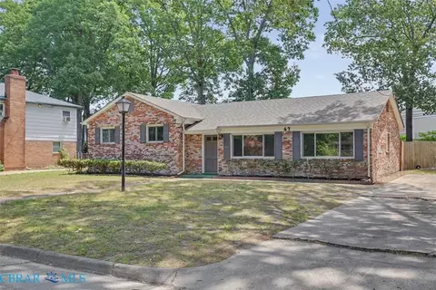 47 Azalea Dr, Hampton, VA 23669 photo 3