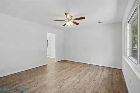 Living - 47 Azalea Dr, Hampton, VA 23669 photo 1 of 5