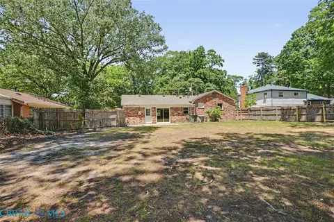 Exterior - 47 Azalea Dr, Hampton, VA 23669 photo 7 of 8