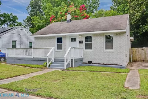Exterior - 615 Bell St, Hampton, VA 23661 photo 4 of 11