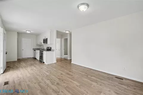 Living - 615 Bell St, Hampton, VA 23661 photo 2 of 4
