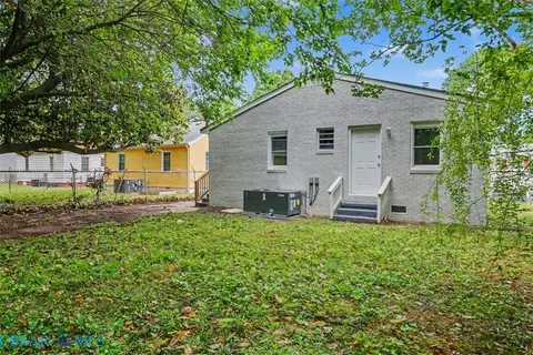 Exterior - 615 Bell St, Hampton, VA 23661 photo 7 of 8