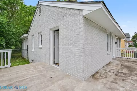 Exterior - 615 Bell St, Hampton, VA 23661 photo 5 of 8