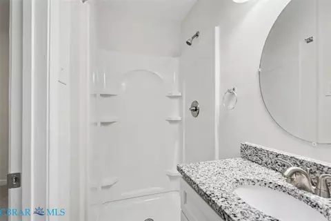 Bath - 615 Bell St, Hampton, VA 23661 photo 2 of 3