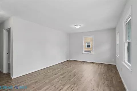 Living - 615 Bell St, Hampton, VA 23661 photo 1 of 4