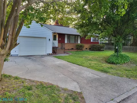 17 Gay Dr, Newport News, VA 23606