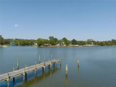 View/Area - 7877 Berkeley Dr, Gloucester Point, VA 23062 photo 2 of 8
