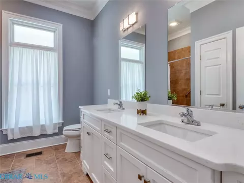 Bath - 7877 Berkeley Dr, Gloucester Point, VA 23062 photo 2 of 7