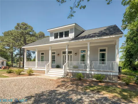Exterior - 7877 Berkeley Dr, Gloucester Point, VA 23062 photo 1 of 8