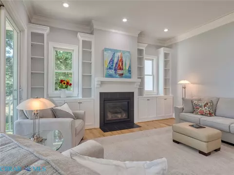 Living - 7877 Berkeley Dr, Gloucester Point, VA 23062 photo 3 of 4