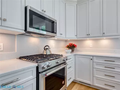 Kitchen - 7877 Berkeley Dr, Gloucester Point, VA 23062 photo 5 of 7