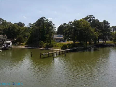 View/Area - 7877 Berkeley Dr, Gloucester Point, VA 23062 photo 6 of 8