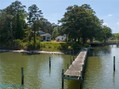 View/Area - 7877 Berkeley Dr, Gloucester Point, VA 23062 photo 3 of 8