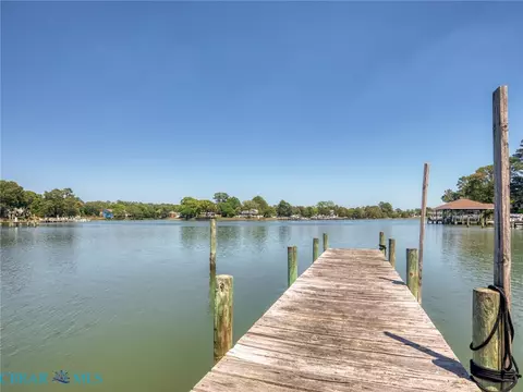 View/Area - 7877 Berkeley Dr, Gloucester Point, VA 23062 photo 8 of 8