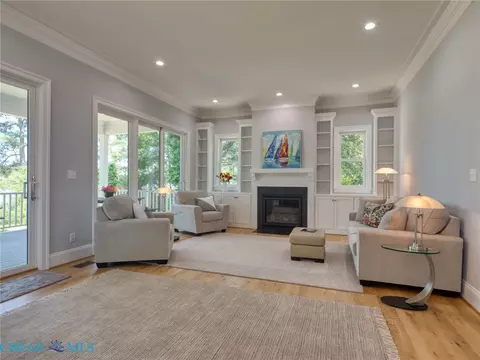 Living - 7877 Berkeley Dr, Gloucester Point, VA 23062 photo 2 of 4