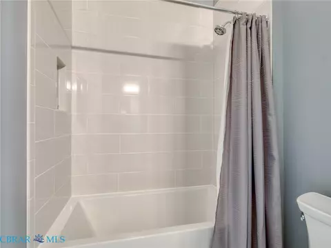 Bath - 7877 Berkeley Dr, Gloucester Point, VA 23062 photo 6 of 7
