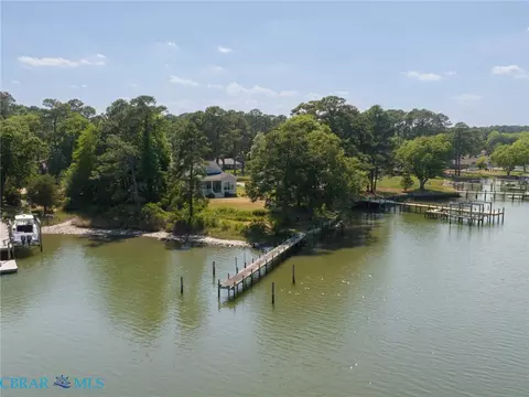 View/Area - 7877 Berkeley Dr, Gloucester Point, VA 23062 photo 4 of 8