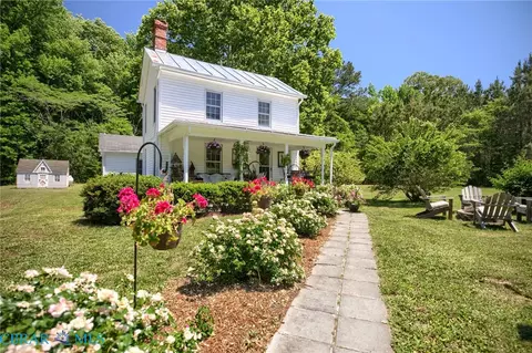160 Holly Point Rd, Mathews, VA 23109