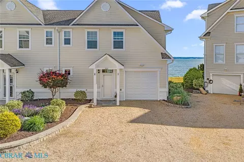 584 Riverside Dr, Lancaster, VA 22503
